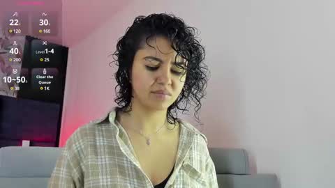 Snapshot of amarettho chatting on 02-17-25, 11:02 Emily online show from 02-17-25, 11:02