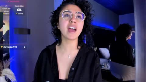 Snapshot of amarettho chatting on 02-24-25, 01:53 Emily online show from 02-24-25, 01:53