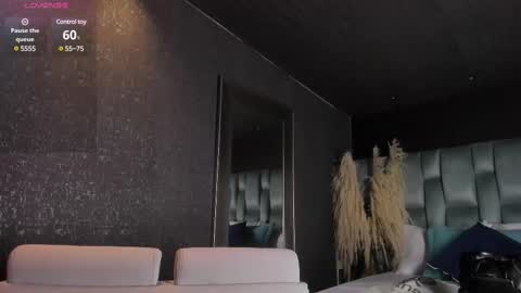 Snapshot of amarettho chatting on 03-10-25, 11:53 Emily online show from 03-10-25, 11:53
