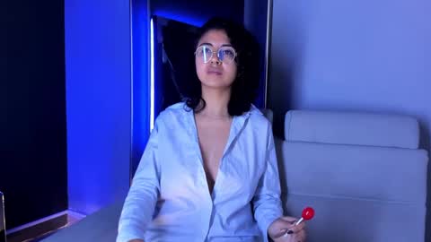 Snapshot of amarettho chatting on 09-18-25, 03:14 Emily online show from 09-18-25, 03:14