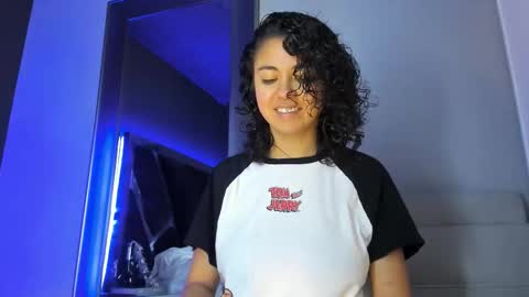 Snapshot of amarettho chatting on 09-22-25, 11:12 Emily online show from 09-22-25, 11:12