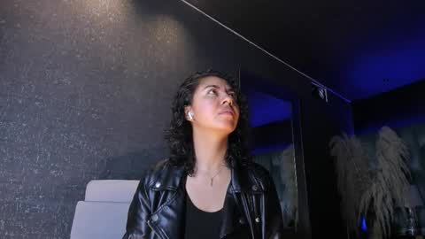 Snapshot of amarettho chatting on 10-12-25, 12:04 Emily online show from 10-12-25, 12:04