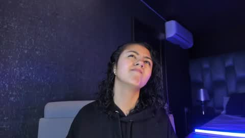 Snapshot of amarettho chatting on 05-19-26, 11:38 Emily online show from 05-19-26, 11:38