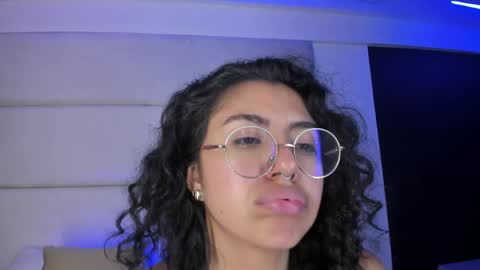 Snapshot of amarettho chatting on 05-31-26, 06:09 Emily online show from 05-31-26, 06:09