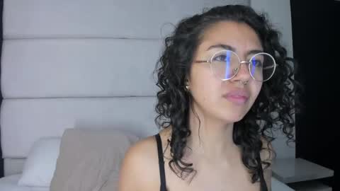 Snapshot of amarettho chatting on 06-03-26, 02:33 Emily online show from 06-03-26, 02:33