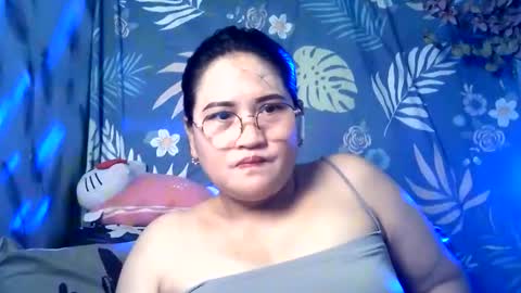 Snapshot of amazing_angel22 chatting on 05-10-26, 12:49 amazing angel online show from 05-10-26, 12:49