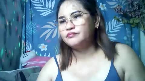 Snapshot of amazing_angel22 chatting on 05-10-26, 11:43 amazing angel online show from 05-10-26, 11:43