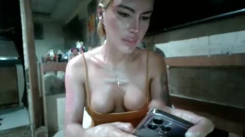 Snapshot of amazingbombshellx chatting on 05-17-26, 04:47 kendra online show from 05-17-26, 04:47