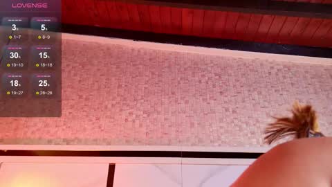 Snapshot of ambar_rosse25 chatting on 10-29-25, 11:45 Julieta online show from 10-29-25, 11:45