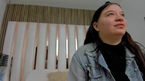 AmbarGills online show from 01-13-26, 01:05