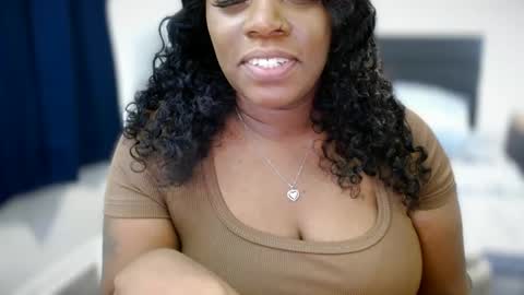 Snapshot of ambarose88 chatting on 09-27-25, 03:33 Amoya online show from 09-27-25, 03:33