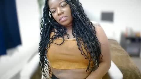 Snapshot of ambarose88 chatting on 10-13-25, 01:11 Amoya online show from 10-13-25, 01:11