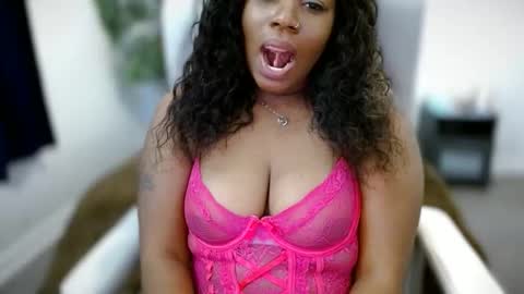 Snapshot of ambarose88 chatting on 10-30-25, 04:41 Amoya online show from 10-30-25, 04:41