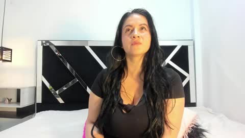 Snapshot of ambbermoon chatting on 01-28-25, 03:15 online show from 01-28-25, 03:15