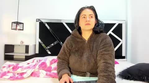 Snapshot of ambbermoon chatting on 02-14-25, 10:49 online show from 02-14-25, 10:49