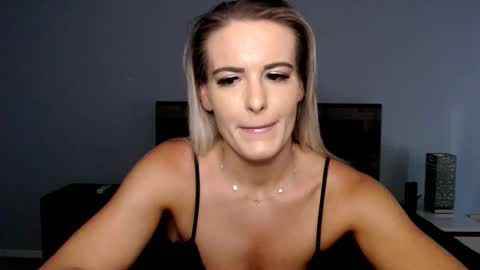 Snapshot of amber__xoxo chatting on 06-07-26, 02:32 Amber online show from 06-07-26, 02:32