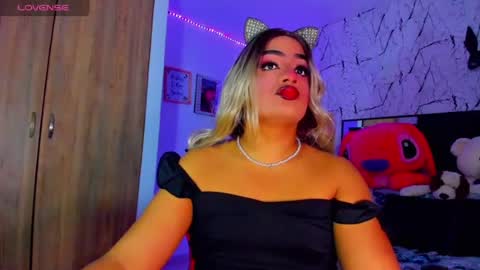 Snapshot of amber_bigcum chatting on 08-07-26, 08:38 Amber sofia pitter online show from 08-07-26, 08:38
