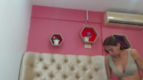 Amber Moore online show from 11-20-25, 05:56