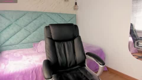 Amber online show from 10-26-25, 06:03