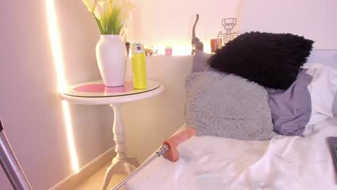 Snapshot of ambercroft_ chatting on 12-17-24, 03:17 Amber online show from 12-17-24, 03:17