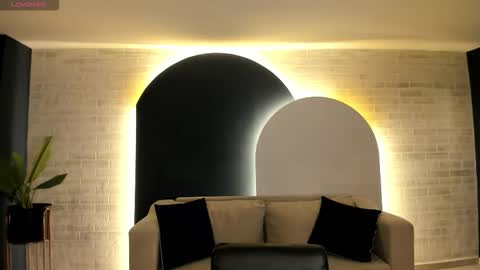 Amber Fox online show from 11-25-25, 12:05