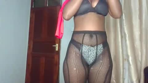 Snapshot of amberheat chatting on 05-17-26, 07:21 CAMI online show from 05-17-26, 07:21