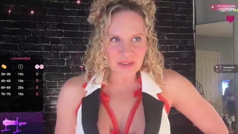 Amber Jade online show from 11-11-25, 01:05