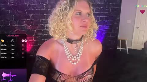 Snapshot of amberjade_aj chatting on 07-08-26, 12:37 Amber Jade online show from 07-08-26, 12:37
