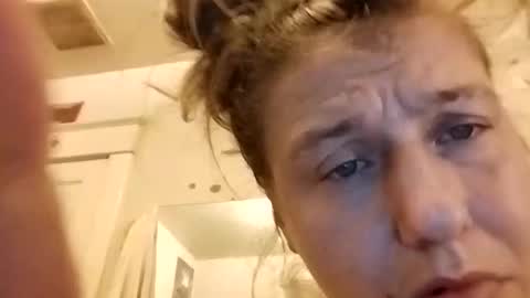 Snapshot of amberjohnson1387 chatting on 12-18-25, 01:11 amberjohnson1387 online show from 12-18-25, 01:11