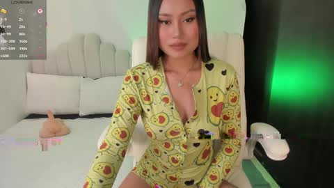 Snapshot of amberlewis_ chatting on 06-05-26, 10:59 Amber online show from 06-05-26, 10:59