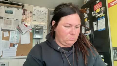 Snapshot of ambermoss7 chatting on 04-21-26, 06:34 ambermoss7 online show from 04-21-26, 06:34