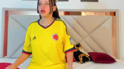 Snapshot of amberqueenx1 chatting on 02-17-26, 12:01 amberqueenx1 online show from 02-17-26, 12:01