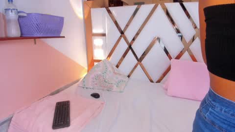 Amber online show from 01-18-25, 07:04