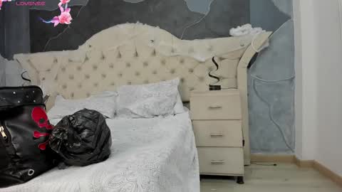 Amber Grey online show from 10-12-25, 12:48