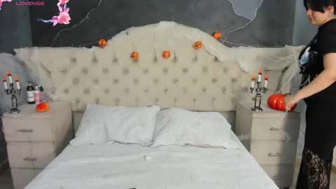 Amber Grey online show from 10-18-25, 12:39