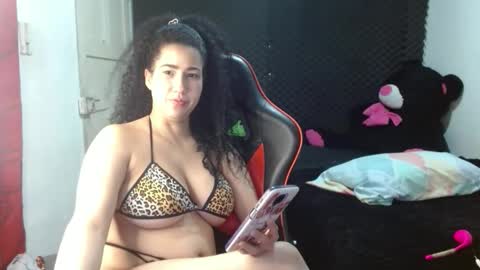 Snapshot of ambersweettie198098 chatting on 04-18-26, 01:20 ambersweettie198098 online show from 04-18-26, 01:20