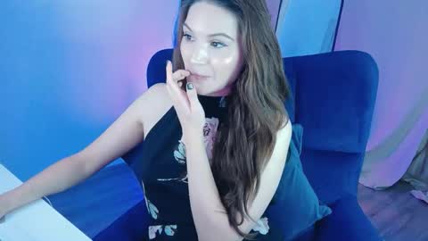 Snapshot of ambraenm chatting on 10-19-25, 08:31 AmbraEnm online show from 10-19-25, 08:31