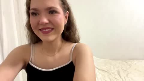 Snapshot of ameeteuscher chatting on 06-17-26, 05:14 Mia online show from 06-17-26, 05:14