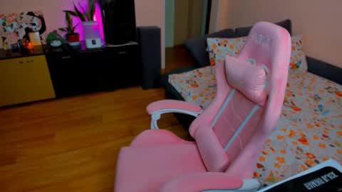 Eileen online show from 10-18-25, 04:08