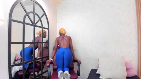 Amelia Adams online show from 10-24-25, 04:25