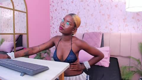 Amelia Adams online show from 10-29-25, 07:26