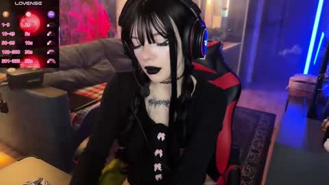 Amelia Aley  online show from 11-07-25, 09:31