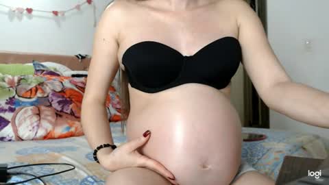 Snapshot of amelia_bella chatting on 06-22-26, 02:35 amelia online show from 06-22-26, 02:35