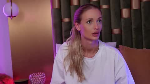 Amelia online show from 10-01-25, 11:27