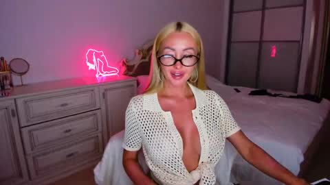 Snapshot of ameliablondd chatting on 05-10-26, 01:49 Ameli online show from 05-10-26, 01:49