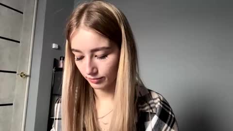 Snapshot of ameliaduraku chatting on 10-13-25, 06:13 Catherine online show from 10-13-25, 06:13
