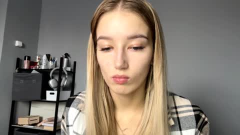 Snapshot of ameliaduraku chatting on 10-15-25, 06:02 Catherine online show from 10-15-25, 06:02