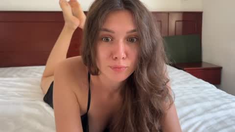 Snapshot of ameliahenderson chatting on 06-19-26, 11:19 Ameli online show from 06-19-26, 11:19