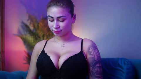  Amelia  online show from 11-10-25, 08:52