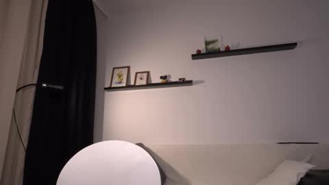 Amelia   online show from 11-21-25, 03:54